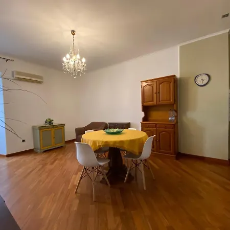 Via Azuni דירה קליארי
