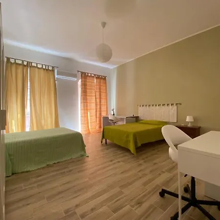 Via Azuni דירה